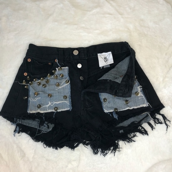 Vintage 501 Black Levi’s Shorts - Picture 4 of 5